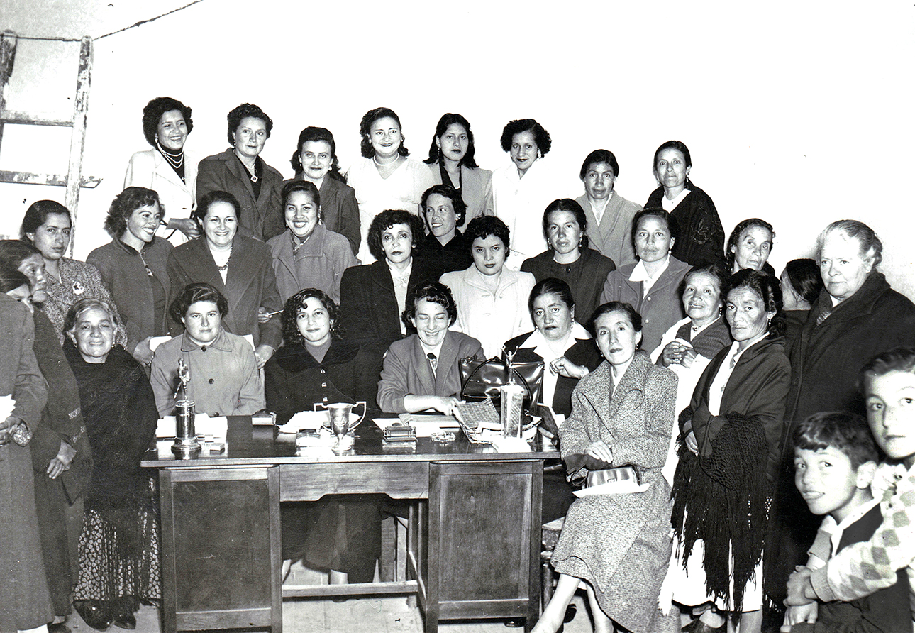 ASOCIACION FEMENINA ECUATORIANA - FOTO DE ARCHIVO- DECADA DEL 40